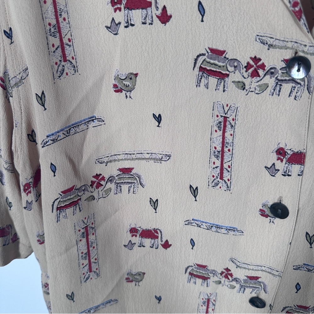 Chicos Design Graphic Button-Up Shirt Size 2 Large Elephant Blouse Short Sleeves - Picture 2 of 6